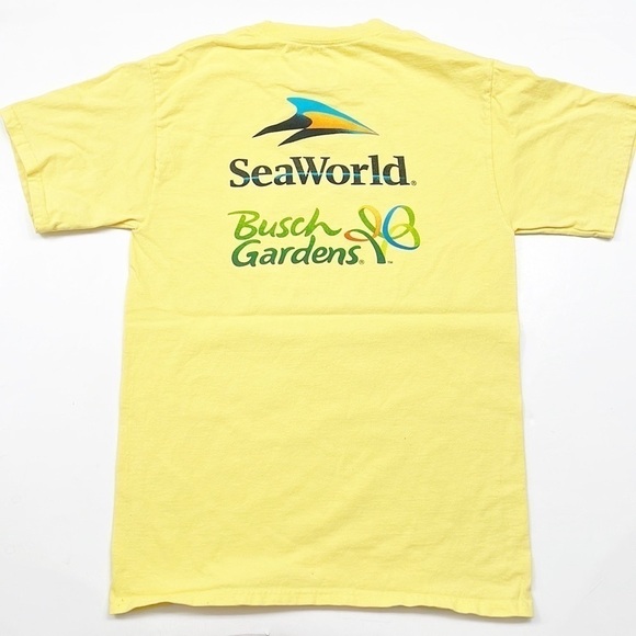 Sea World Busch Gardens Camp yellow short sleeve graphic t-shirt - Picture 2 of 4